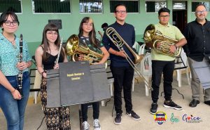 El amor por la música impulsa a los jóvenes que estudian en la Escuela Municipal de Música de Goicoechea a especializarse más.