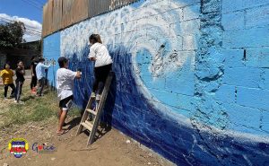 Jóvenes misioneros pintaron un mural contra la violencia a la entrada del asentamiento Los Colochos, Purral