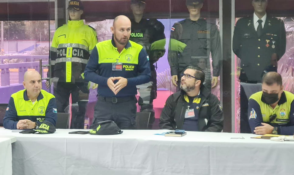 La Policía Municipal de Goicoechea participó en un encuentro en el Ministerio de Seguridad Pública.