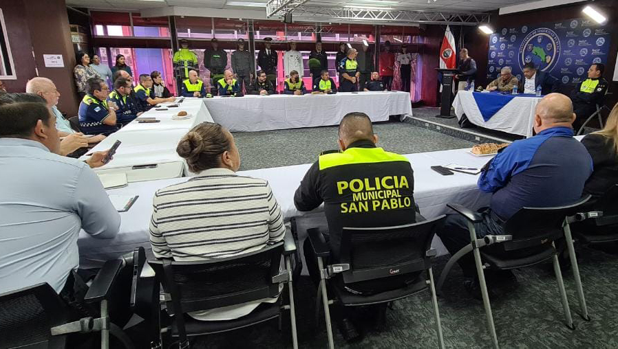 La Policía Municipal de Goicoechea participó en un encuentro en el Ministerio de Seguridad Pública.