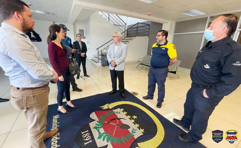 El alcalde de Goicoechea, Rafael Ángel Vargas, recibió a la alcaldesa de San Carlos, Karol Salas, y a personal de la Policía Municipal de San Carlos.