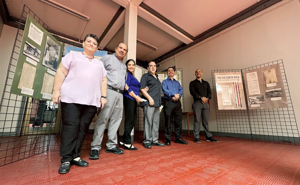 Rosa Portillo, Francisco Enríquez, Marta Ramírez, José Joaquín 'Pepe' Campos, Jerry Mora y el alcalde, Fernando Chavarría, compartieron recuerdos de Goicoechea en las exposiciones "San José en blanco y negro" y "Paz en Costa Rica: entre la realidad y el mito", en el Palacio Municipal.